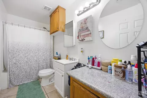Bath - 106 E Warren Ave, Bakersfield, CA 93308 photo 1 of 3