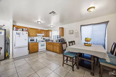 Other - 106 E Warren Ave, Bakersfield, CA 93308 photo 2 of 8