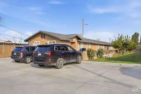 106 E Warren Ave, Bakersfield, CA 93308