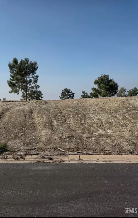 5608 Via Venezia, Bakersfield, CA 93306