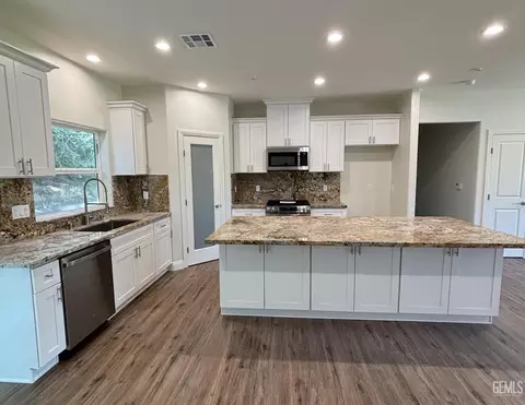Kitchen - 22381 Vaquero Dr, Tehachapi, CA 93561 photo 1 of 7