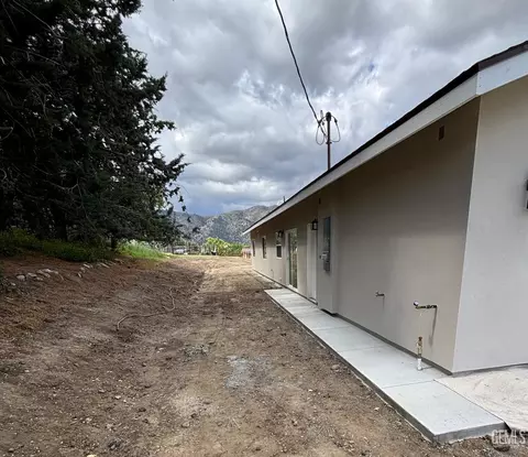 Exterior - 22381 Vaquero Dr, Tehachapi, CA 93561 photo 3 of 3