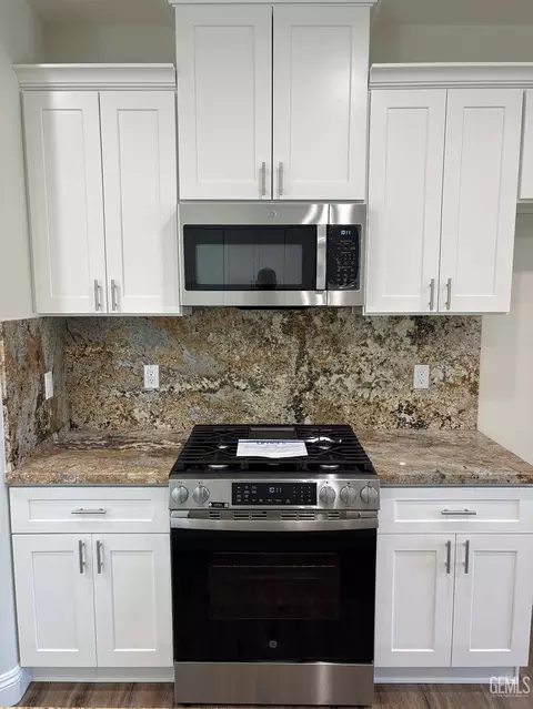 Kitchen - 22381 Vaquero Dr, Tehachapi, CA 93561 photo 6 of 7