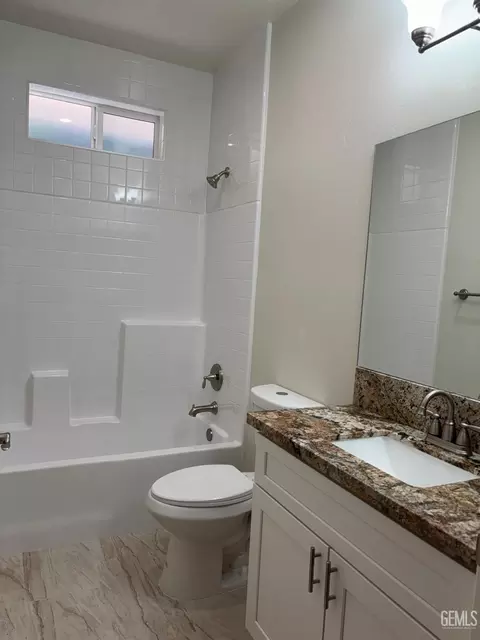 Bath - 22381 Vaquero Dr, Tehachapi, CA 93561 photo 1 of 4
