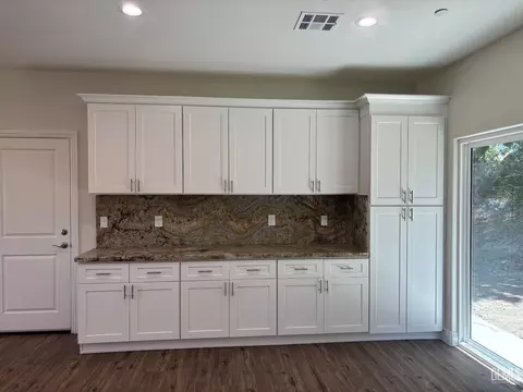 Kitchen - 22381 Vaquero Dr, Tehachapi, CA 93561 photo 7 of 7