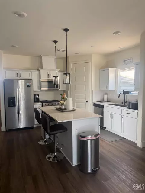 6611 Wind Wolfs Ln, Bakersfield, CA 93313 photo 5
