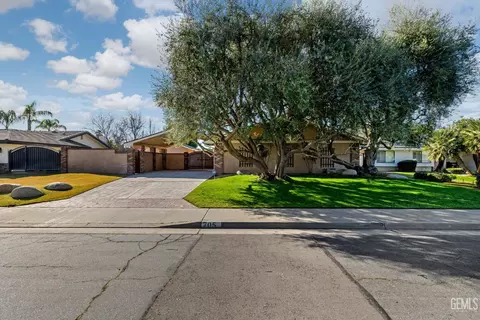 705 Harrisburg St, Bakersfield, CA 93314