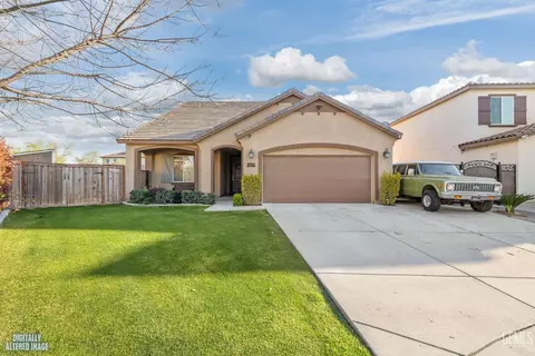 9705 Dutchman Peak Ln, Bakersfield, CA 93311