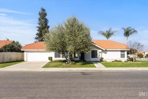 8201 Norfolk Ct, Bakersfield, CA 93311
