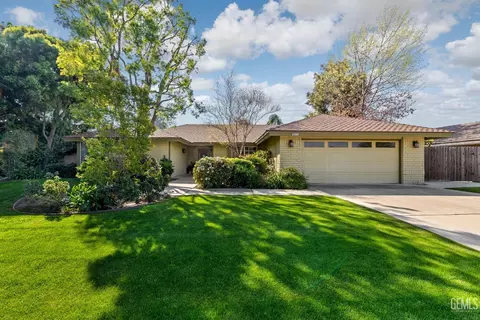 9413 Laurel Oak Way, Bakersfield, CA 93311