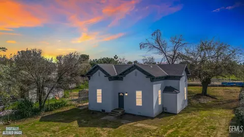 1615 W Cross Ave, Tulare, CA 93274