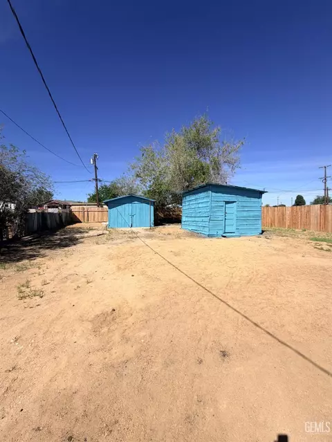 Exterior - 215 Naylor Ave, Taft, CA 93268 photo 8 of 12