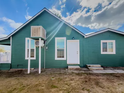 Exterior - 215 Naylor Ave, Taft, CA 93268 photo 6 of 12