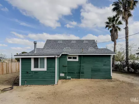 Exterior - 215 Naylor Ave, Taft, CA 93268 photo 3 of 12