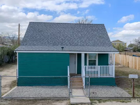 Exterior - 215 Naylor Ave, Taft, CA 93268 photo 1 of 12