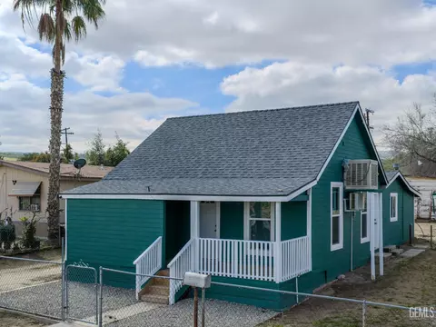 Exterior - 215 Naylor Ave, Taft, CA 93268 photo 2 of 12