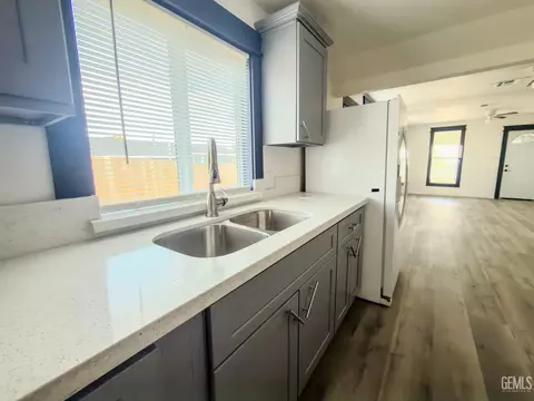 Kitchen - 215 Naylor Ave, Taft, CA 93268 photo 2 of 2