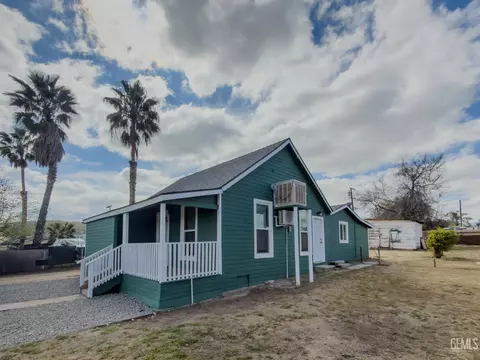 Exterior - 215 Naylor Ave, Taft, CA 93268 photo 5 of 12