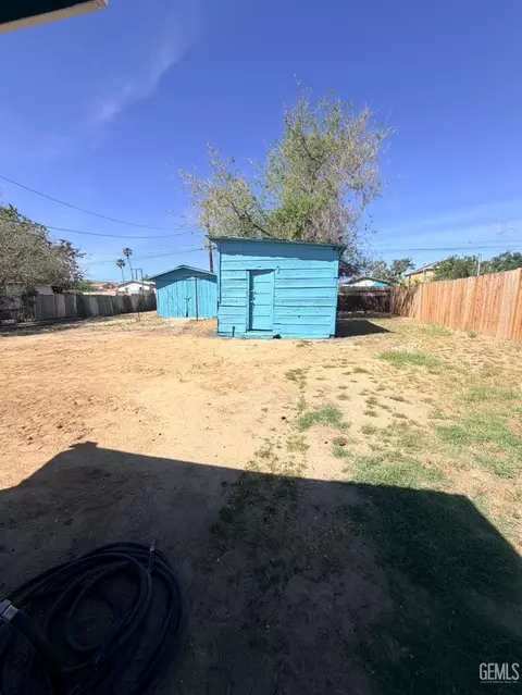 Exterior - 215 Naylor Ave, Taft, CA 93268 photo 11 of 12