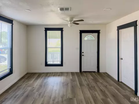 Living - 215 Naylor Ave, Taft, CA 93268 photo 1 of 1
