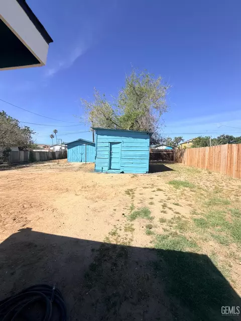 Exterior - 215 Naylor Ave, Taft, CA 93268 photo 10 of 12
