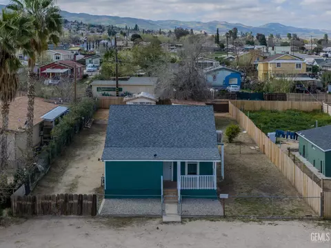 View/Area - 215 Naylor Ave, Taft, CA 93268 photo 2 of 3
