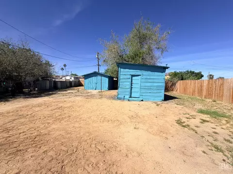 Exterior - 215 Naylor Ave, Taft, CA 93268 photo 9 of 12