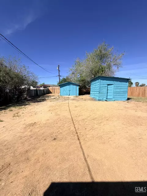 Exterior - 215 Naylor Ave, Taft, CA 93268 photo 7 of 12