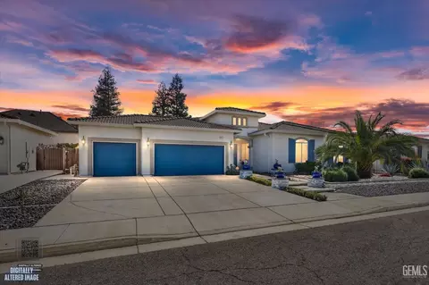 9015 Claro De Luna Dr, Bakersfield, CA 93314