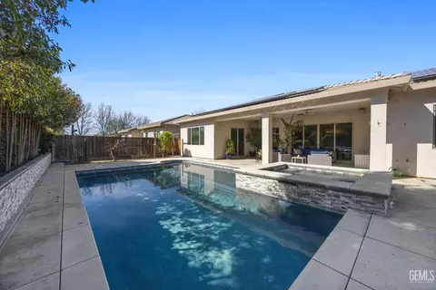 9015 Claro De Luna Dr, Bakersfield, CA 93314