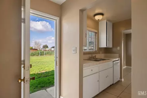 Entry Way - 10908 Michele Ave, Bakersfield, CA 93312 photo 3 of 3