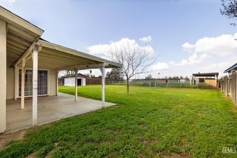 Exterior - 10908 Michele Ave, Bakersfield, CA 93312 photo 4 of 8