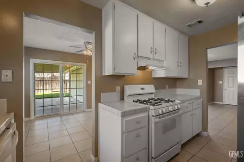 Entry Way - 10908 Michele Ave, Bakersfield, CA 93312 photo 2 of 3