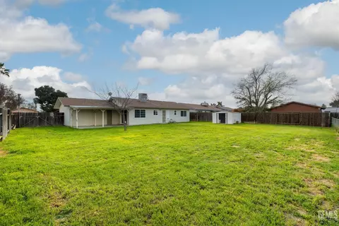 Exterior - 10908 Michele Ave, Bakersfield, CA 93312 photo 5 of 8