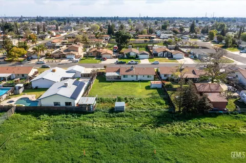 View/Area - 10908 Michele Ave, Bakersfield, CA 93312 photo 2 of 3