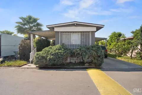 2042 Girard St #68, Delano, CA 93215
