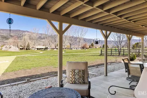 Exterior - 30001 Jamaica Dunes Dr, Tehachapi, CA 93561 photo 9 of 13