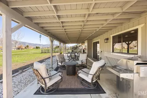 Exterior - 30001 Jamaica Dunes Dr, Tehachapi, CA 93561 photo 6 of 13