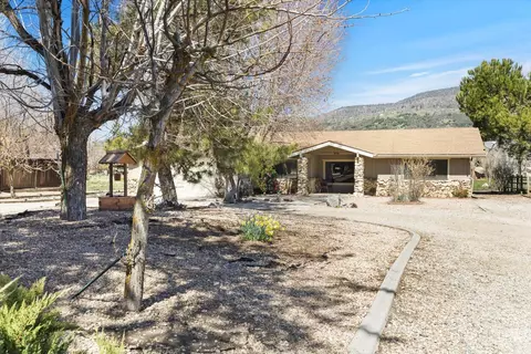 Exterior - 30001 Jamaica Dunes Dr, Tehachapi, CA 93561 photo 5 of 13