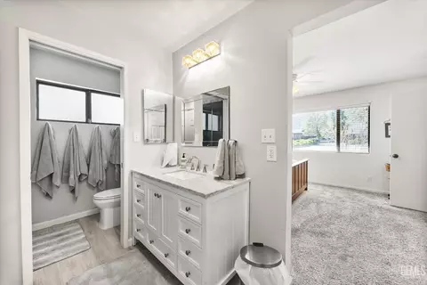 Bath - 30001 Jamaica Dunes Dr, Tehachapi, CA 93561 photo 2 of 5