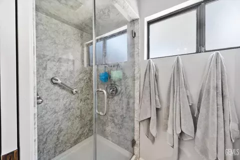 Bath - 30001 Jamaica Dunes Dr, Tehachapi, CA 93561 photo 3 of 5