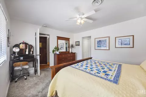 Bedroom - 30001 Jamaica Dunes Dr, Tehachapi, CA 93561 photo 2 of 2