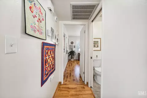 Entry Way - 30001 Jamaica Dunes Dr, Tehachapi, CA 93561 photo 2 of 2