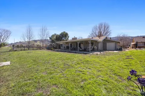 Exterior - 30001 Jamaica Dunes Dr, Tehachapi, CA 93561 photo 13 of 13