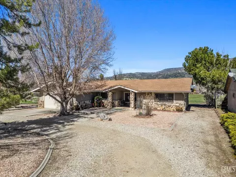 Exterior - 30001 Jamaica Dunes Dr, Tehachapi, CA 93561 photo 2 of 13