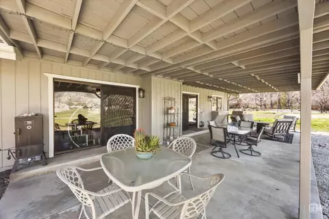 Exterior - 30001 Jamaica Dunes Dr, Tehachapi, CA 93561 photo 8 of 13