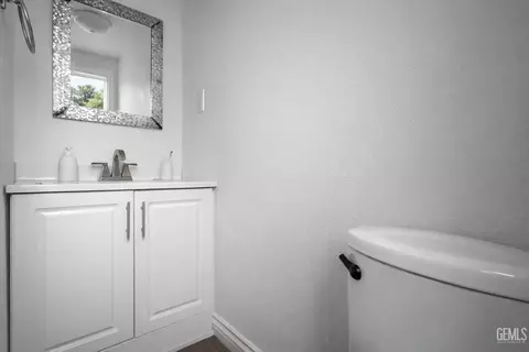Bath - 3130 Paula St, Oxnard, CA 93033 photo 1 of 1