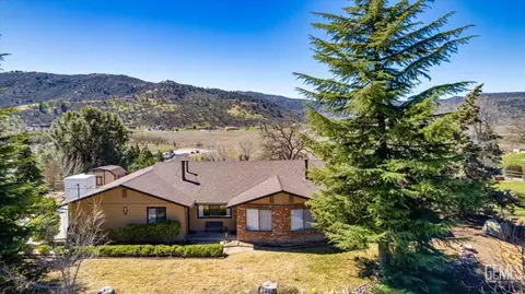 23841 Dart Dr, Tehachapi, CA 93561