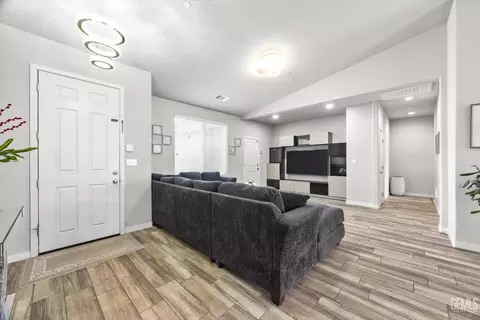 Entry Way - 9801 Biscayne Dr, Bakersfield, CA 93311 photo 1 of 9