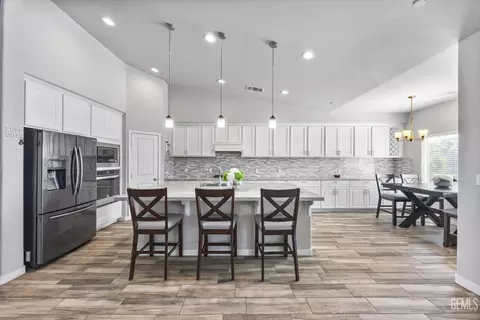 Kitchen - 9801 Biscayne Dr, Bakersfield, CA 93311 photo 1 of 6